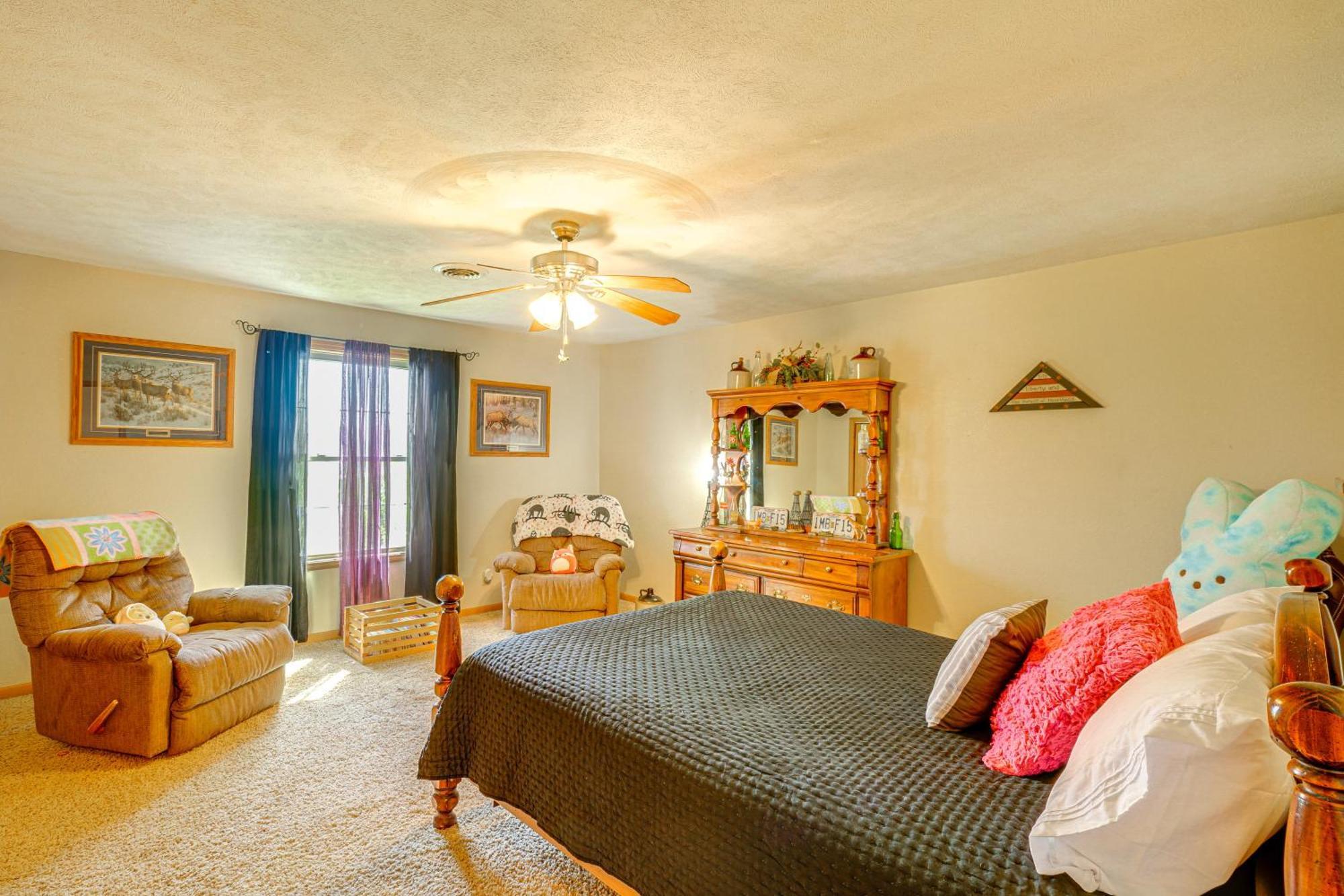 Spacious Ozarks Family Home - Private Pool And Grill Bourbon المظهر الخارجي الصورة
