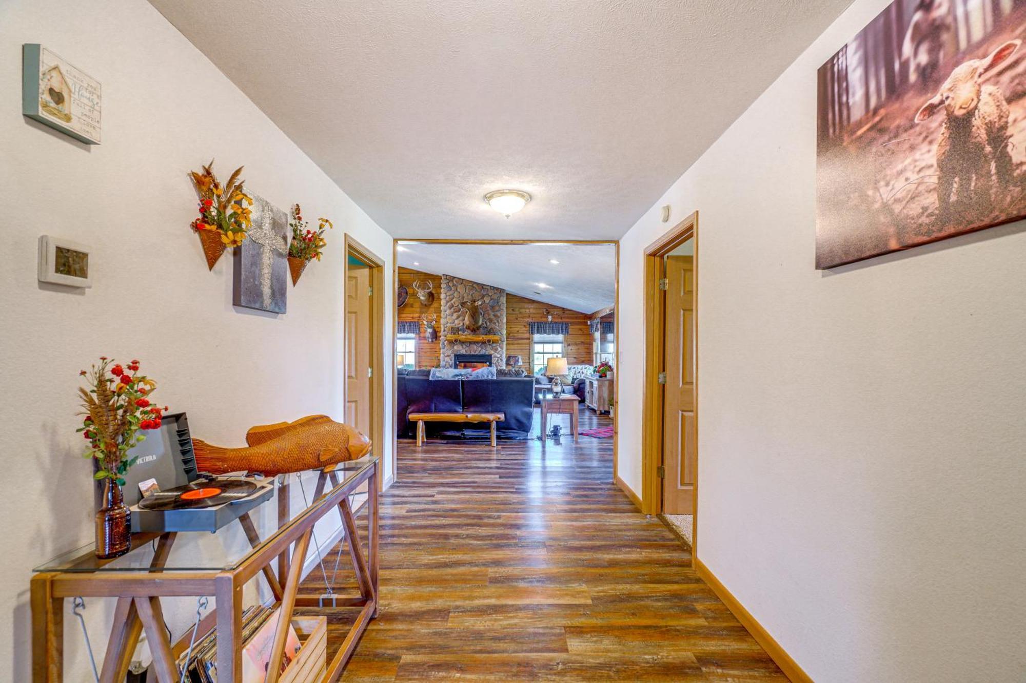 Spacious Ozarks Family Home - Private Pool And Grill Bourbon المظهر الخارجي الصورة