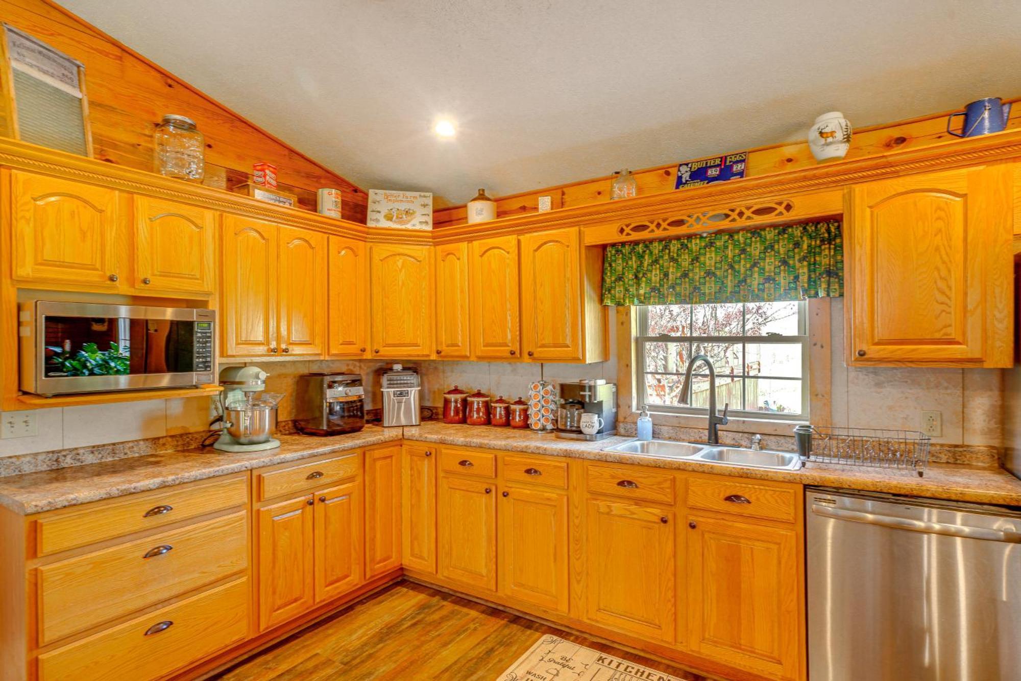 Spacious Ozarks Family Home - Private Pool And Grill Bourbon المظهر الخارجي الصورة