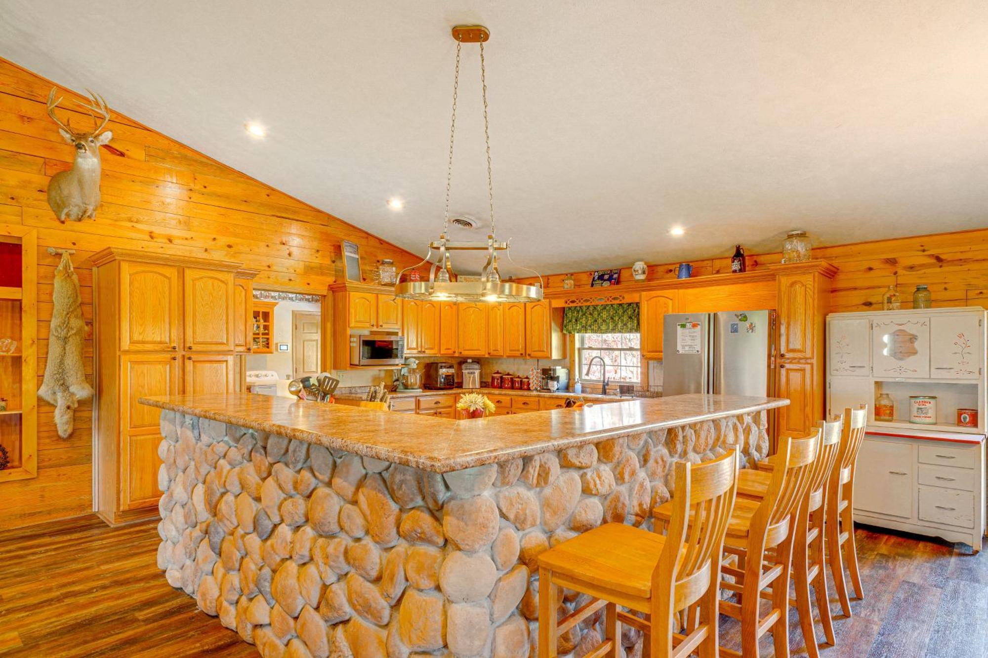 Spacious Ozarks Family Home - Private Pool And Grill Bourbon المظهر الخارجي الصورة