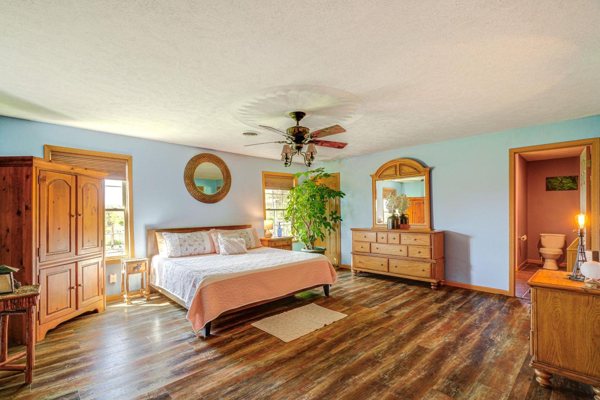 Spacious Ozarks Family Home - Private Pool And Grill Bourbon المظهر الخارجي الصورة
