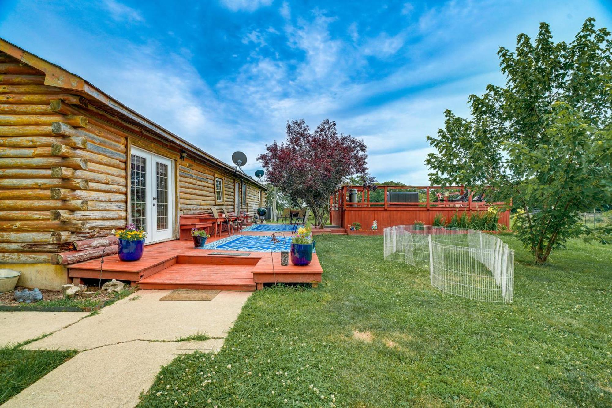 Spacious Ozarks Family Home - Private Pool And Grill Bourbon المظهر الخارجي الصورة