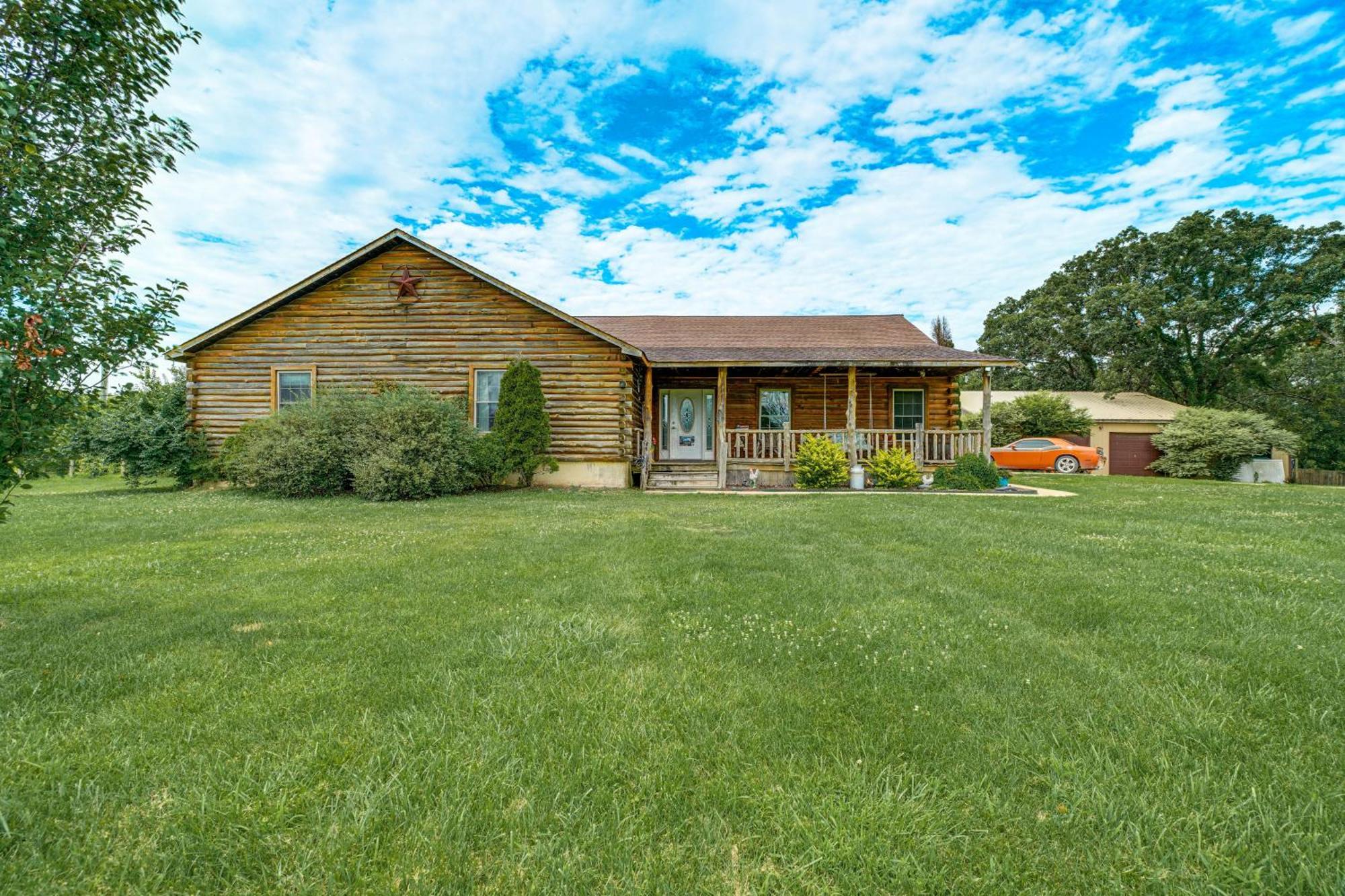 Spacious Ozarks Family Home - Private Pool And Grill Bourbon المظهر الخارجي الصورة