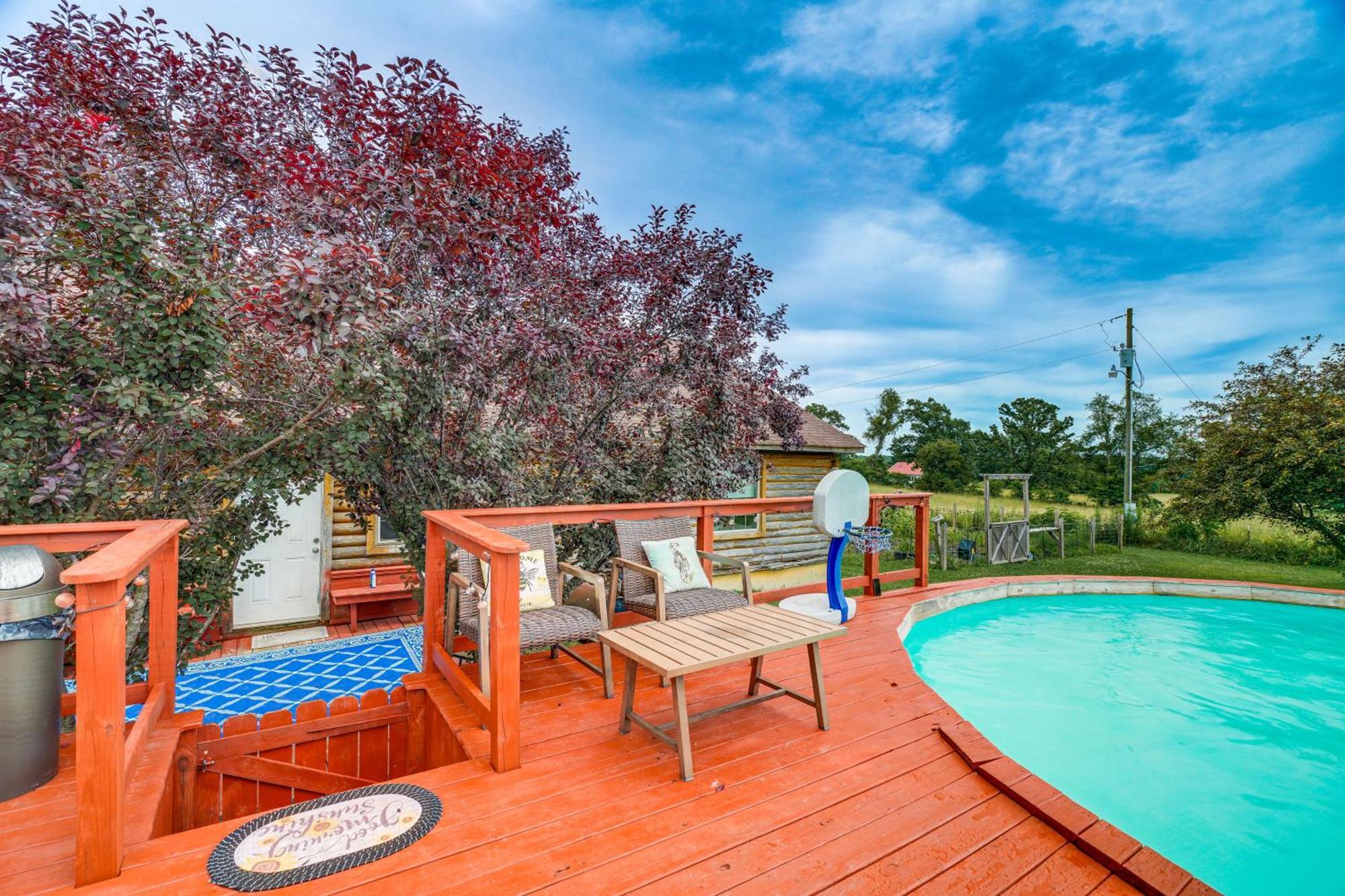 Spacious Ozarks Family Home - Private Pool And Grill Bourbon المظهر الخارجي الصورة